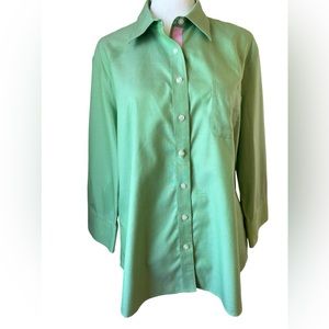 Land’s End green women’s button-down three-quarter sleeve shirt. Size 14.